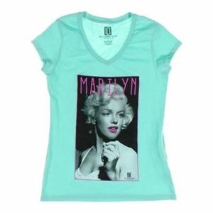 Marilyn Monroe Red Carpet Noir V-Neck T-shirt EUC